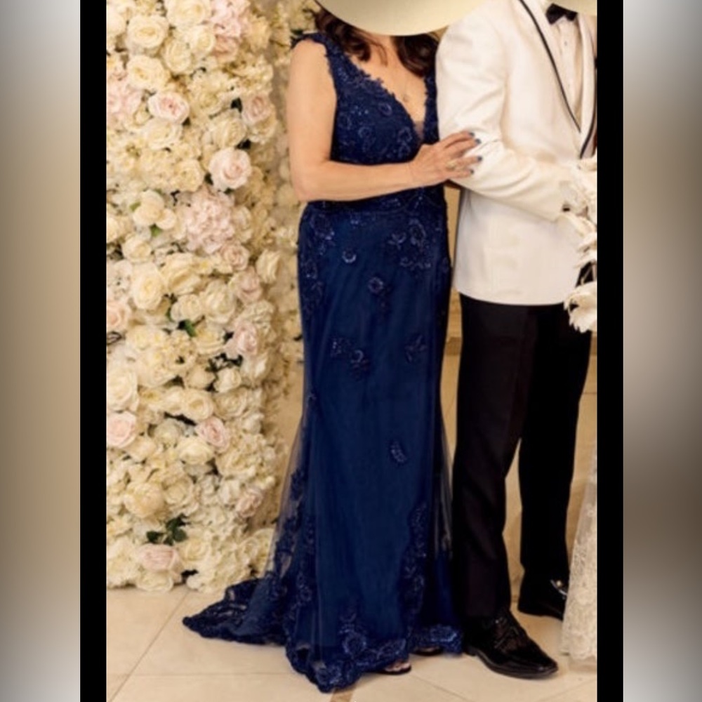 Montage by Mon Cheri M534 - Beaded Tulle Mother of the bride Navy Gown size 10 - Picture 13 of 14